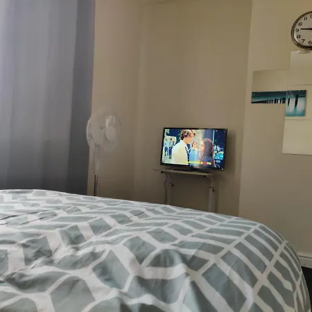 1 Bedroom Apartment-free Wifi+free Netflix +more Apartment